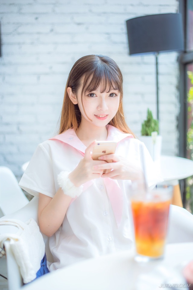 别抱怨生活的无聊生活嘛，就是无聊中自己找些乐子。我可以被打败但我不允许自己爬不起来。